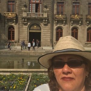 Meet your Posher, Alma